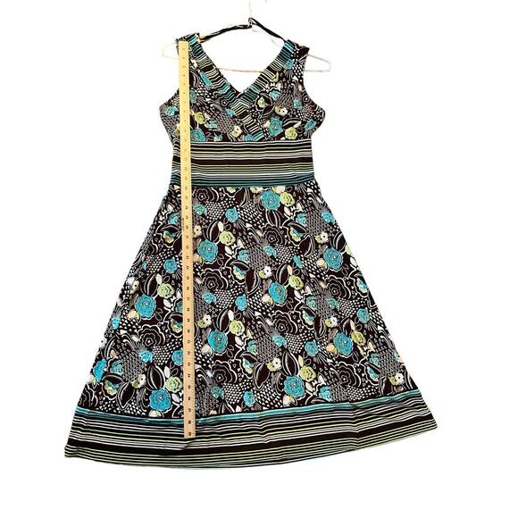 Rabbit Fit & Flare Dress Women's 10 Black Floral Polyester Stretch Surplice Neck - Picture 4 of 6